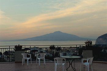 Hotel La Culla - Suore Oblate Del Bambin Gesu Sant'Agnello Exterior foto
